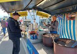 Gut besuchter Warenmarkt