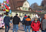 Gut besuchter Warenmarkt